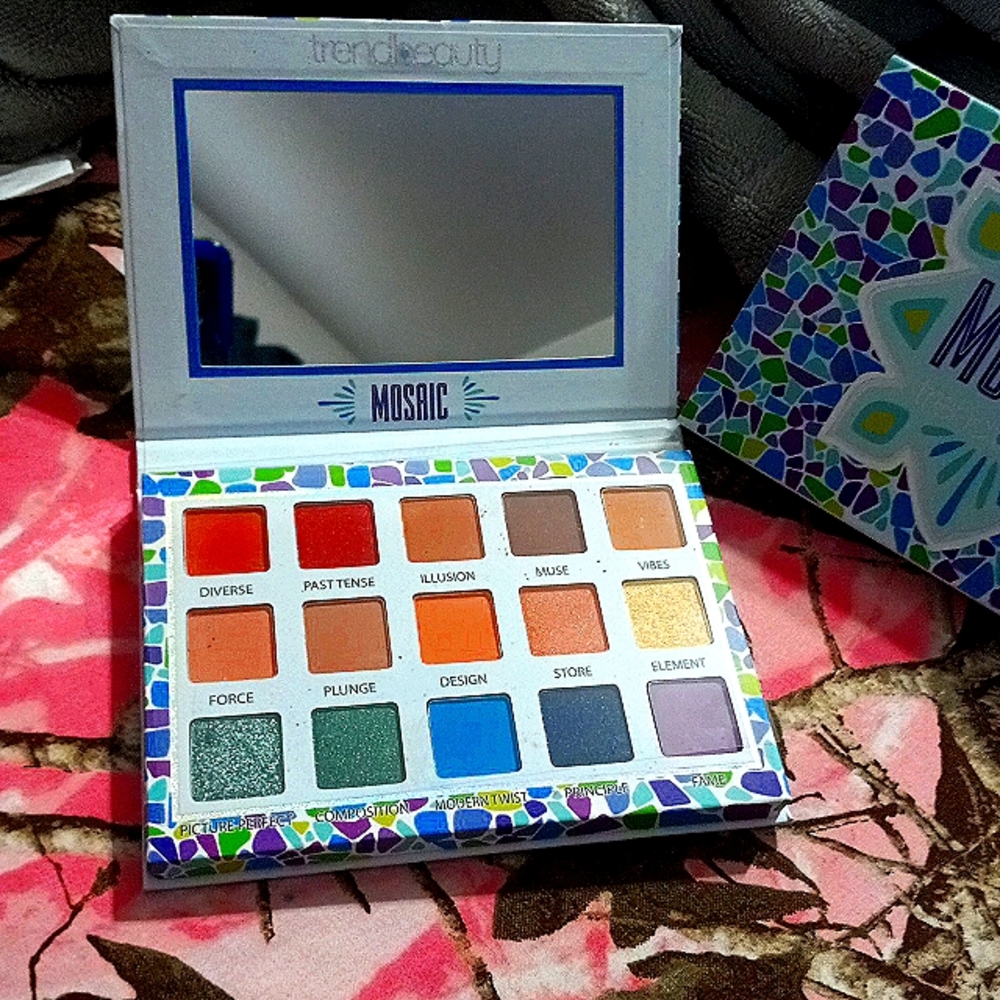 Mosaic eyeshadow box 15 colors
